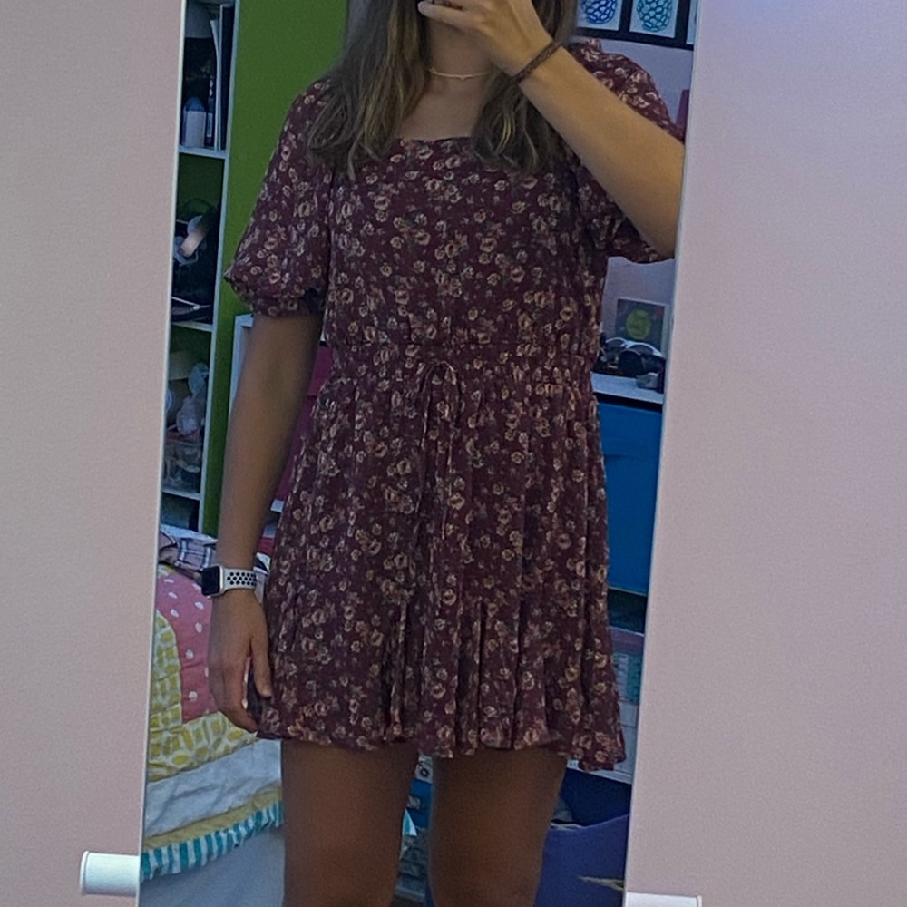 Floral print dress with puff sleeves and square neck